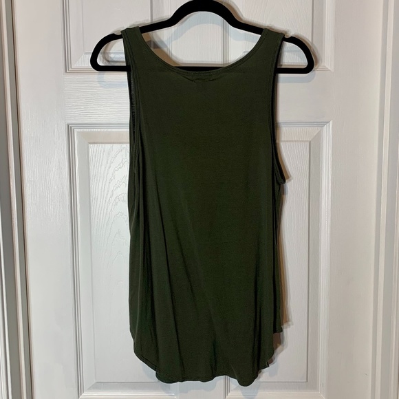 !NEW! Old Navy Top (women) - Picture 2 of 3